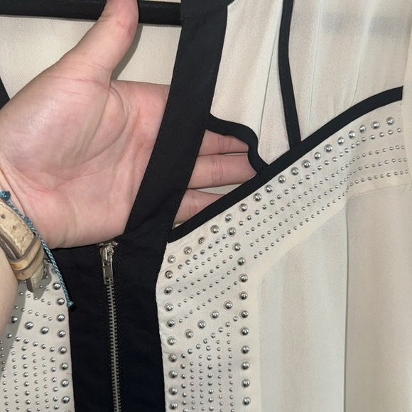 Gorgeous Blouse - Picture 3 of 6